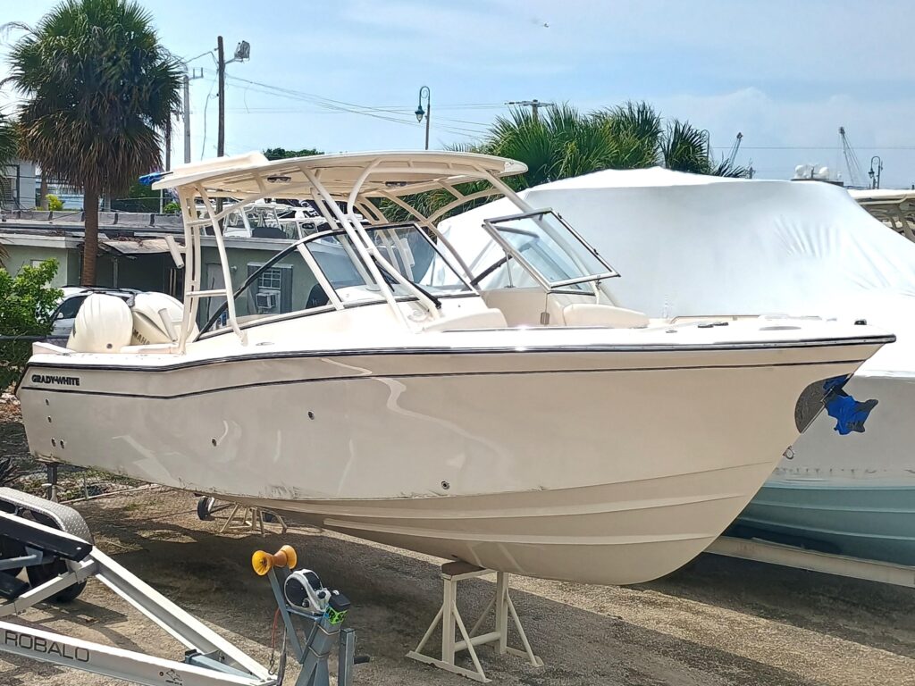 2025 Grady-White Freedom 275 - Gallery Image