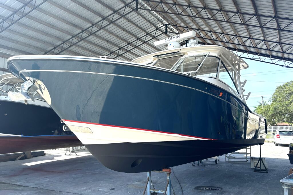 2021 Grady-White Freedom 325 - Gallery Image