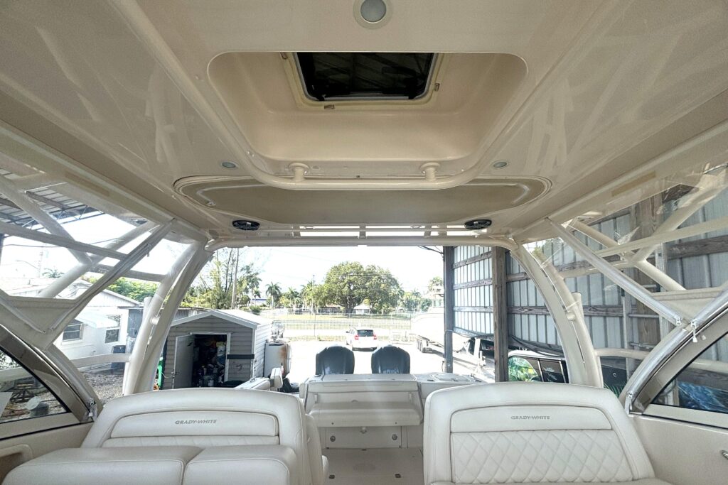 2021 Grady-White Freedom 325 - Gallery Image