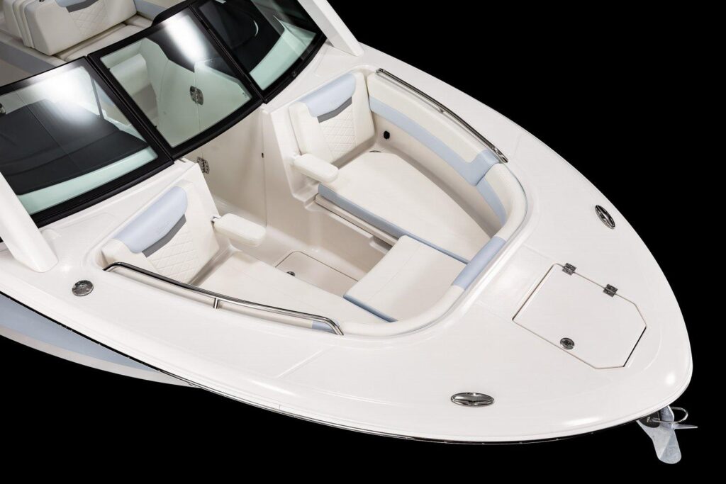 2026 Robalo R257 Dual Console - Gallery Image