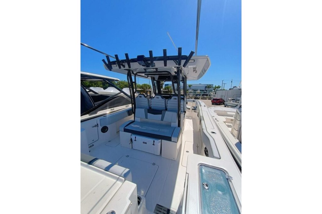 2025 Robalo 300 - Gallery Image