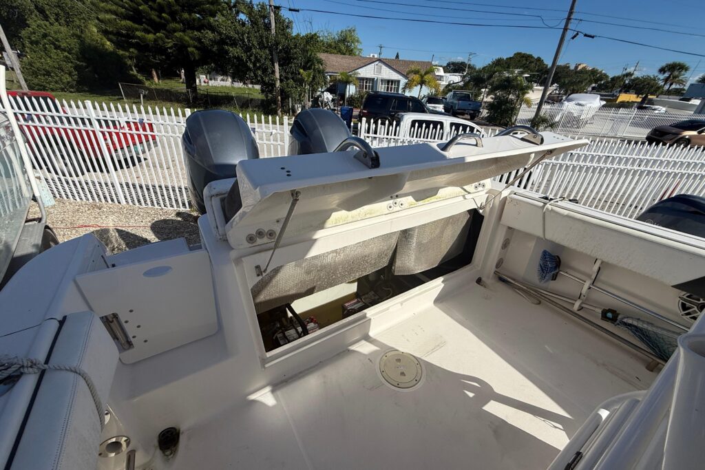 2019 Robalo R242 Center Console - Gallery Image