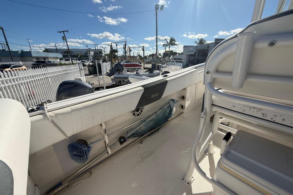 2019 Robalo R242 Center Console - Gallery Image