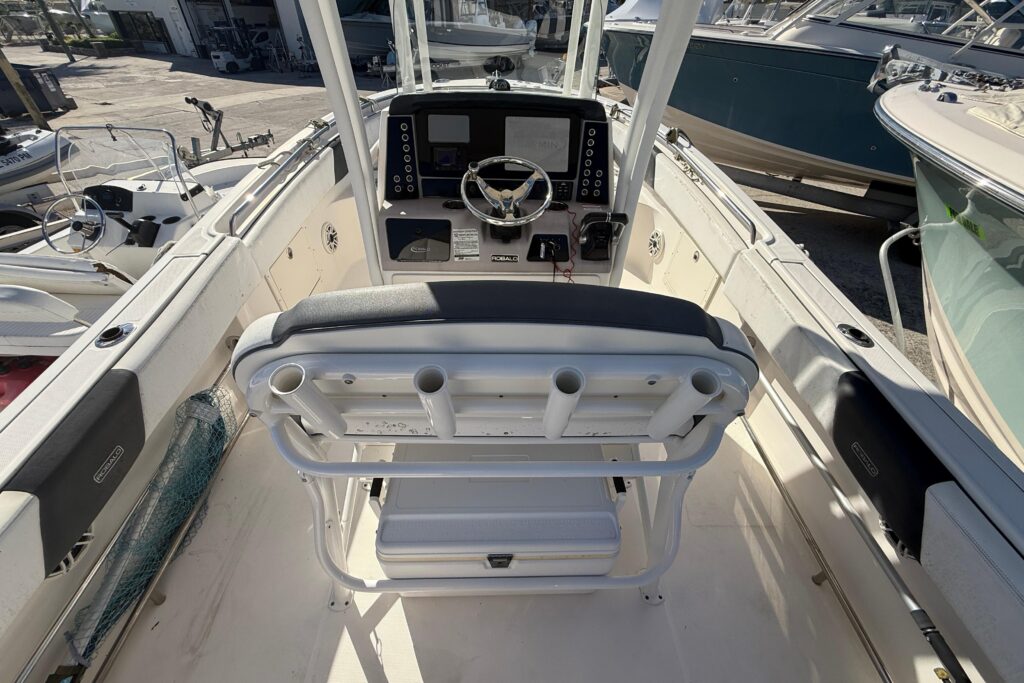 2019 Robalo R242 Center Console - Gallery Image