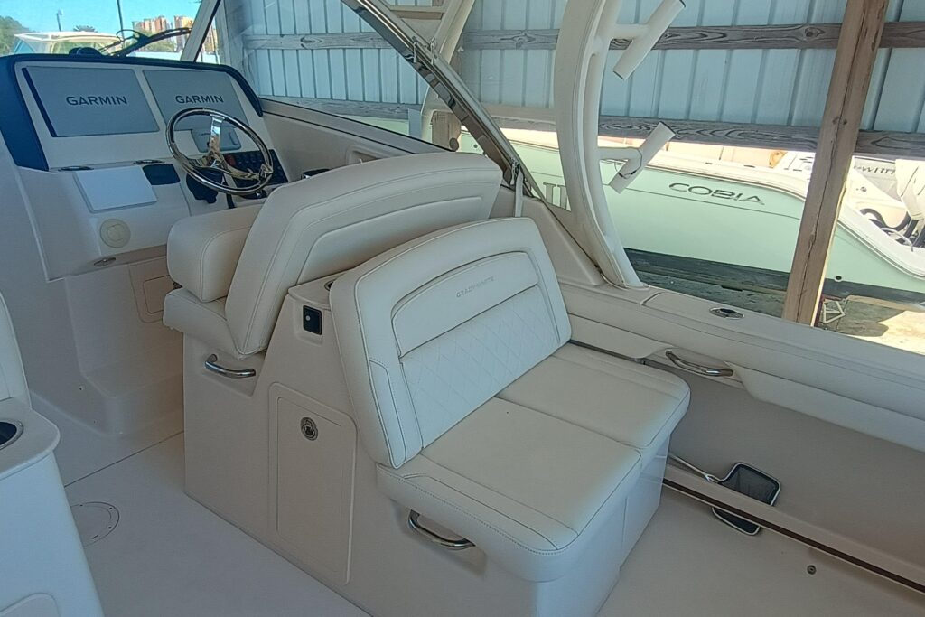 2021 Grady-White Freedom 325 - Gallery Image