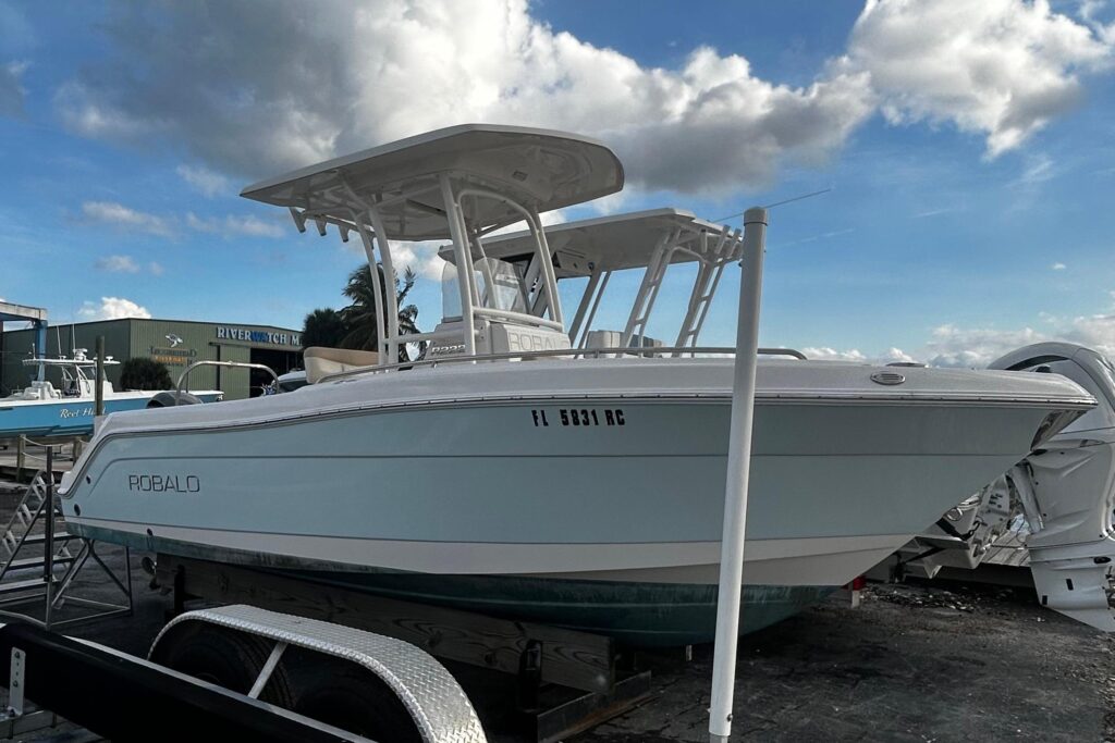 2016 Robalo R222 Center Console - Gallery Image