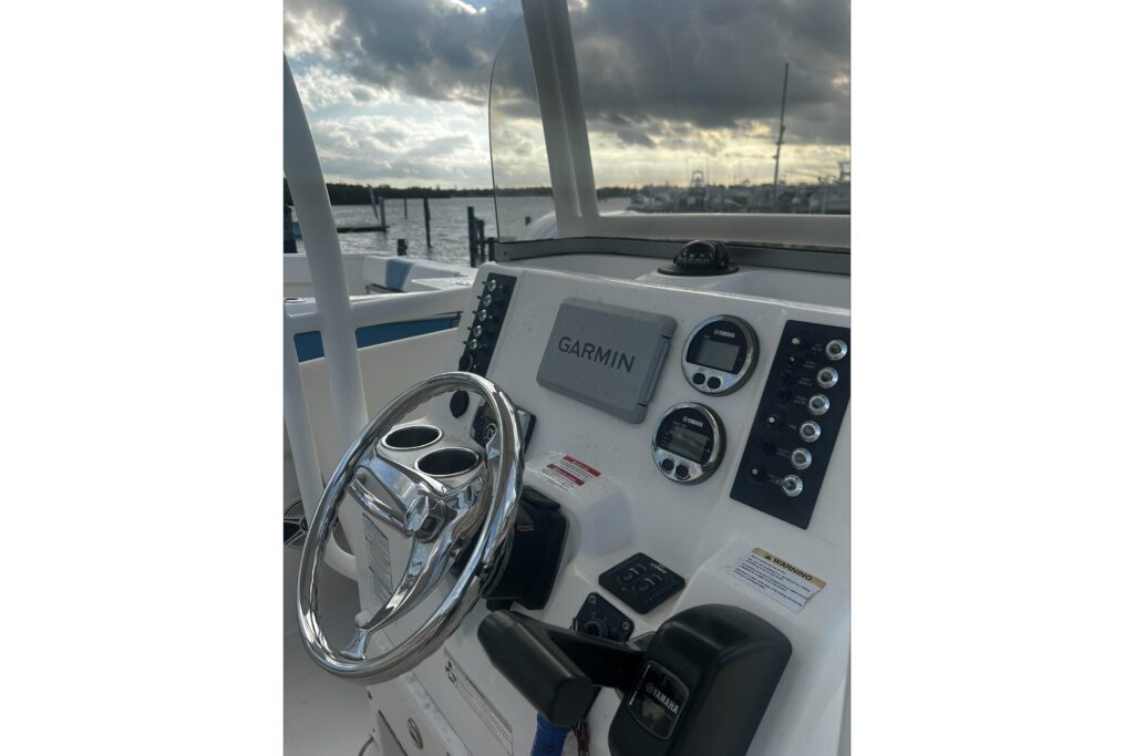 2016 Robalo R222 Center Console - Gallery Image