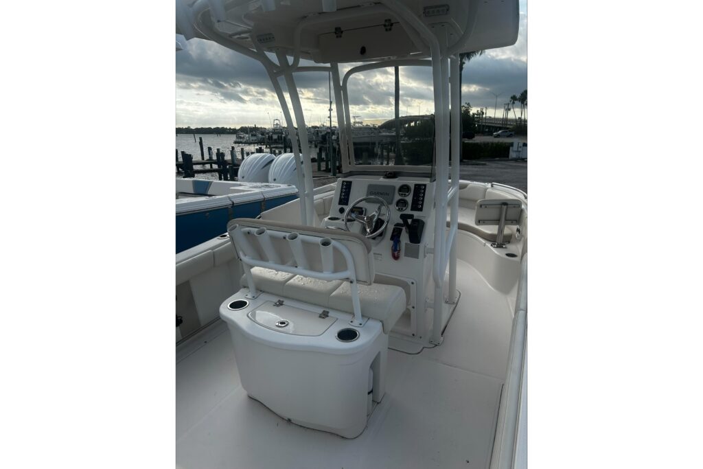2016 Robalo R222 Center Console - Gallery Image