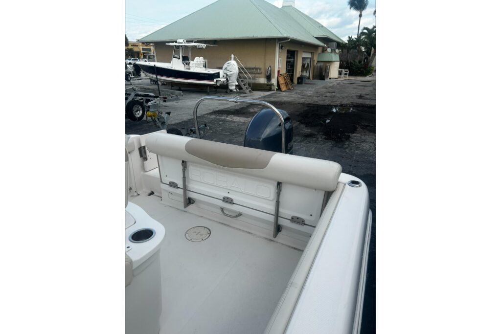 2016 Robalo R222 Center Console - Gallery Image