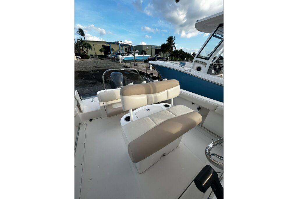 2016 Robalo R222 Center Console - Gallery Image